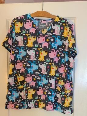 Butter-soft Scrub Short Sleeve Top in Dark Grey With Multicolor Dog Print, Sz XL